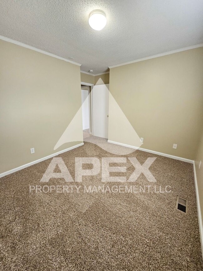 Building Photo - MOVE-IN SPECIAL,NO RENT TIL APRIL 1ST! - 3 Bd | 2 Ba Top Floor Condo in West Knoxville!