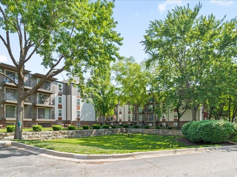 Primary Photo - Highpointe Apartments