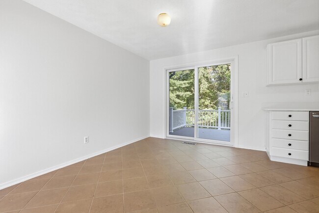 Building Photo - 146 Russet Ln