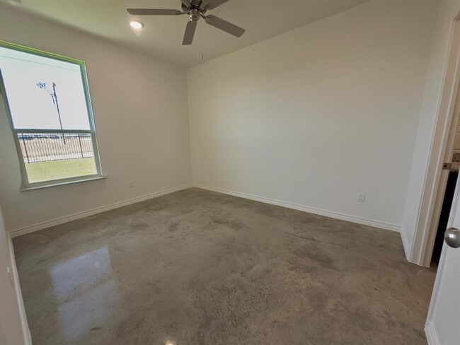 Building Photo - 8905 Ash Rd