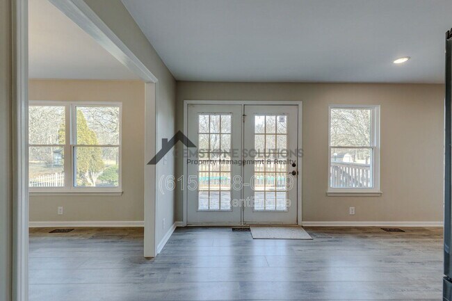 Building Photo - 500 Windy Rd