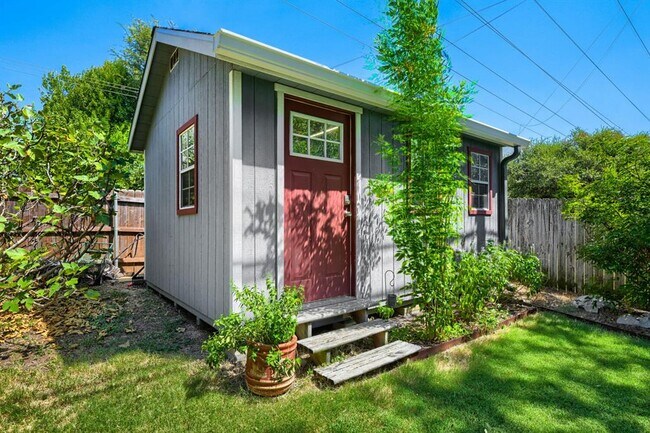 Building Photo - 5503 Wellington Dr