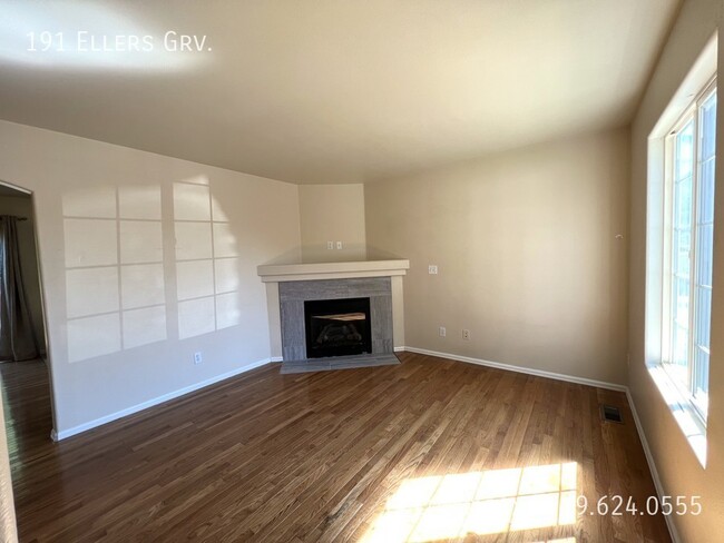 Building Photo - Beautiful Two-Story Condo For Rent