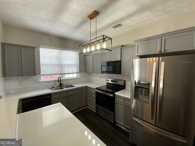 Building Photo - 4905 Vireo Dr