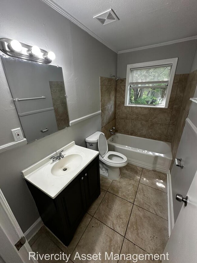 Building Photo - Berclair Beauty!!!! Section 8 Friendly