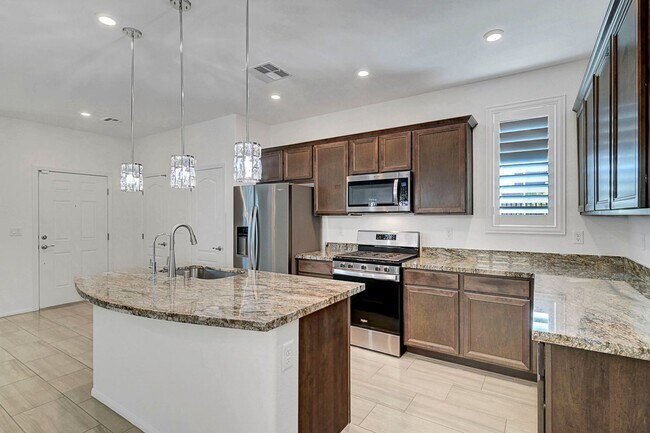 Building Photo - Stunning 3 Bedroom in Skye Canyon Master P...