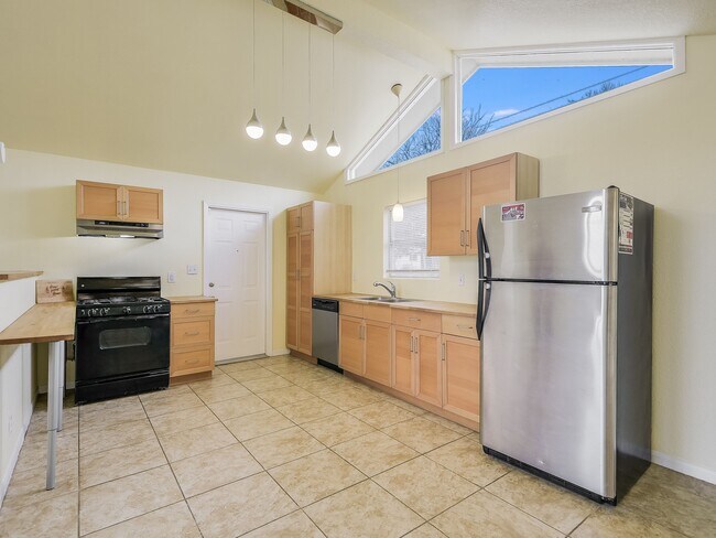 Building Photo - 227 Shin Oak Dr
