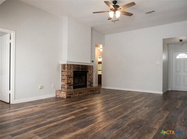 Building Photo - 202 Appaloosa Dr