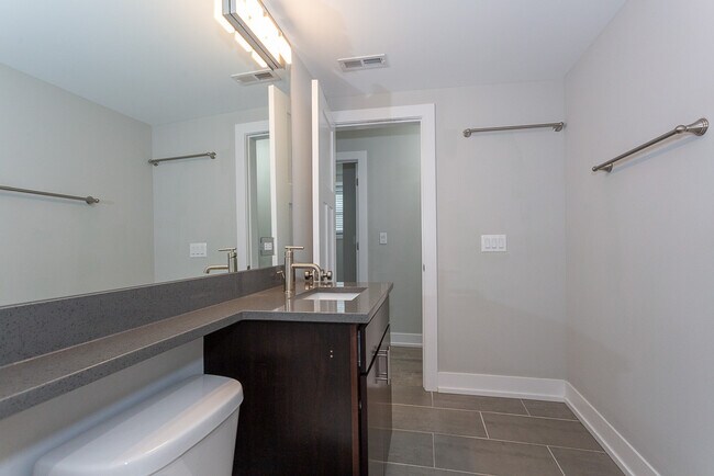 Building Photo - 921 Crain St