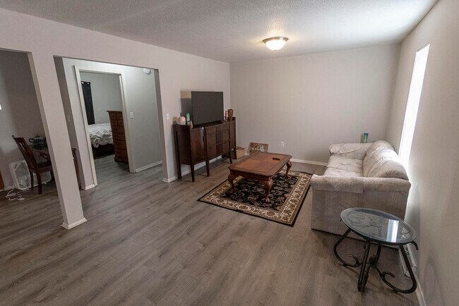 Building Photo - 204 Wheaton Ct