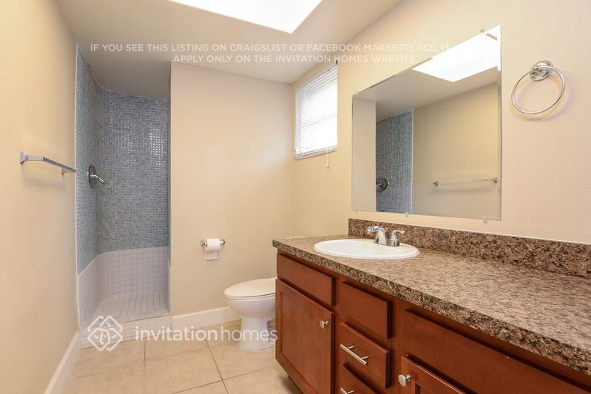 Building Photo - 2111 Almeria Way S