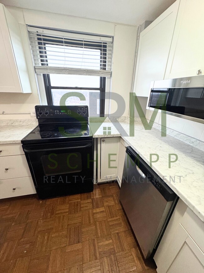 Building Photo - Updated 2BR/2BA on Bardstown Road with all utilities included now available!