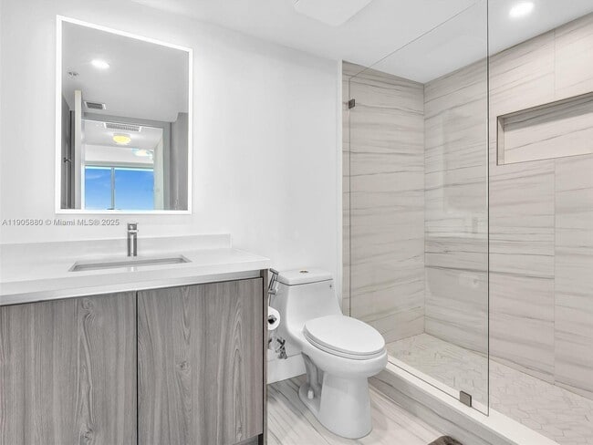 Building Photo - 665 NE 25th St