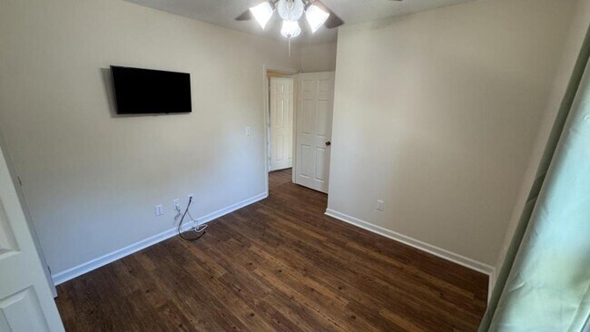 Building Photo - 1024 Plantation Ct