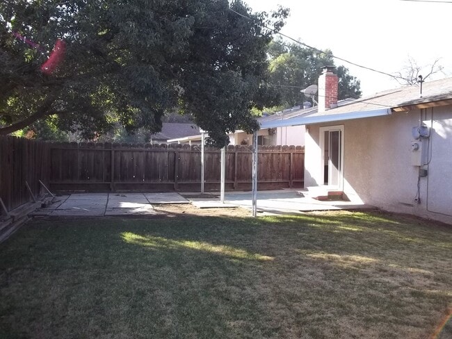 Building Photo - Amenity heavy remodeled home in older cul ...