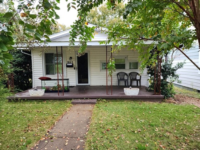 Primary Photo - 3 bedroom home for lease