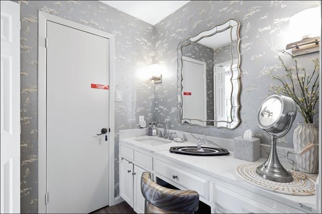 Building Photo - 5718 Over Downs Cir