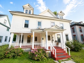 Building Photo - 213 Clinton St