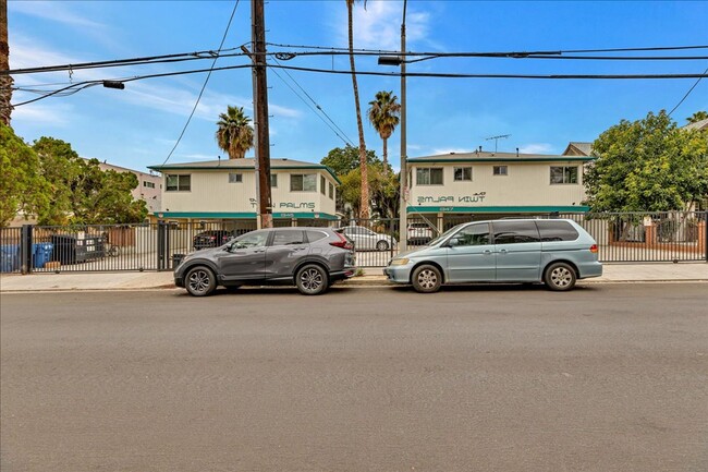 Building Photo - 1347 N Las Palmas Ave