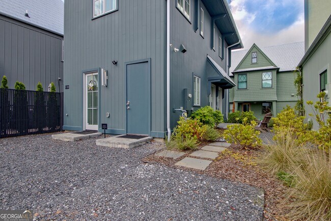 Building Photo - 120 Channing Ln