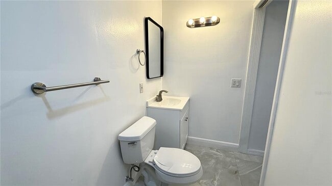 Building Photo - 6310 Lake Underhill Rd