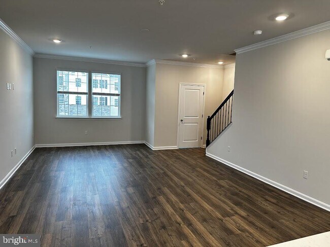 Building Photo - 10 Merion Ave