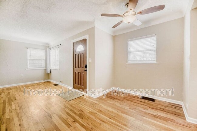 Building Photo - 4670 S Washington St