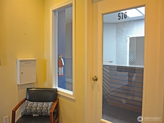 Building Photo - 576 N 5th Ave