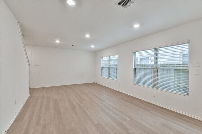 Building Photo - 3707 Solanum Dr