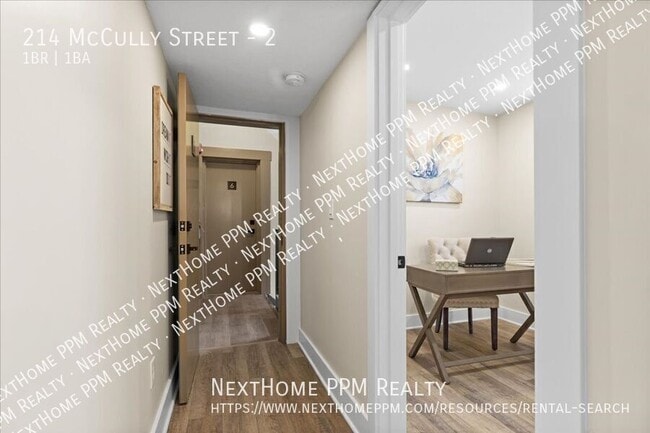 Building Photo - 214 McCully St