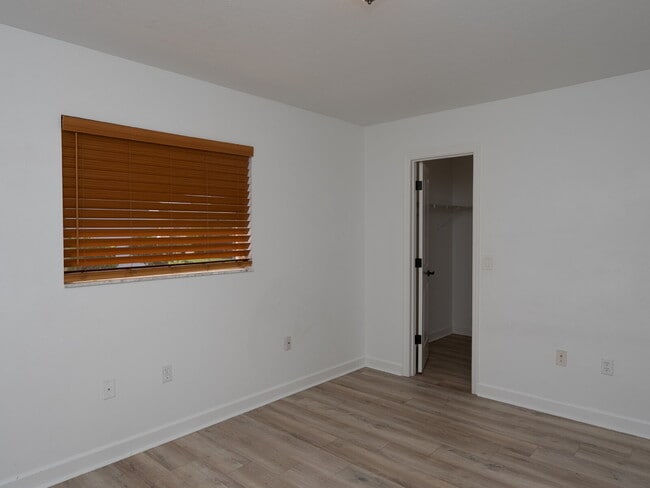 Building Photo - "Spacious 3-Bedroom Pool Home with 2 Baths & 2,075 Sq. Ft. of Comfort in Venice, FL!"