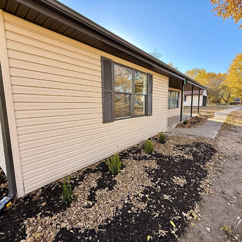 Building Photo - 5211 E 141st St