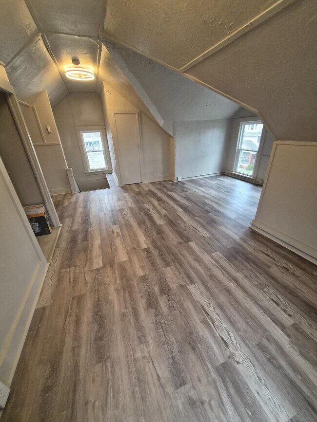 Building Photo - 323 Bedford Ave NW