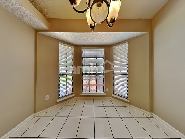 Building Photo - 2483 Ambrosia Dr