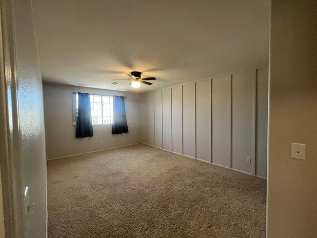 Building Photo - Charming Oversized 2 Bed, 2 Bath Townhouse...