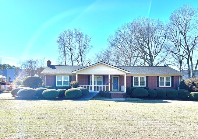 Building Photo - 208 Dalewood Dr