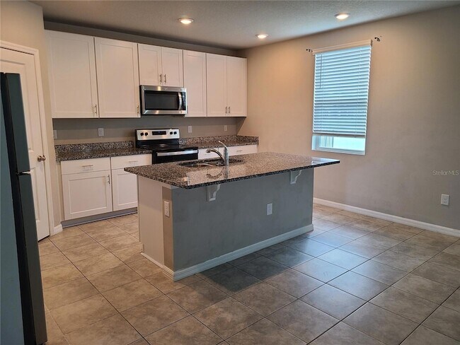 Building Photo - 10217 Daybreak Glen