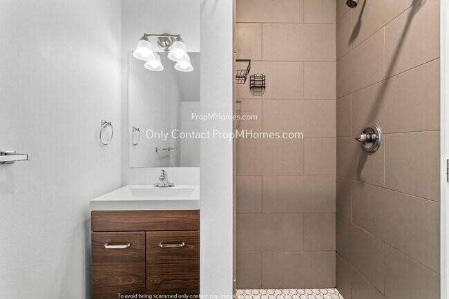 Building Photo - Charming 1BR Condo with Modern Amenities i...