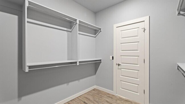 Building Photo - 213 Olde Ml Ct