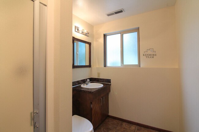 Building Photo - 4 Bedroom, 2 Bath Home in Pasco