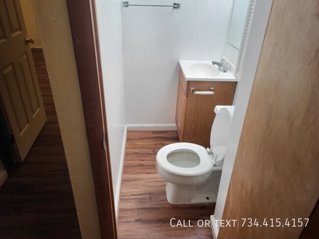 Building Photo - 2863 Marshall St