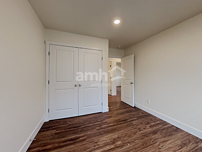 Building Photo - 1626 192nd St Ct E