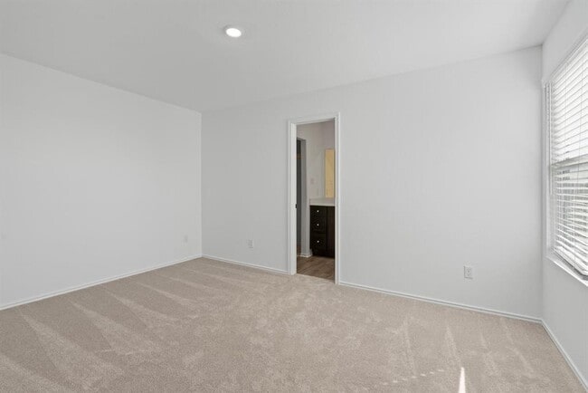 Building Photo - 444 Marty Allen Lp