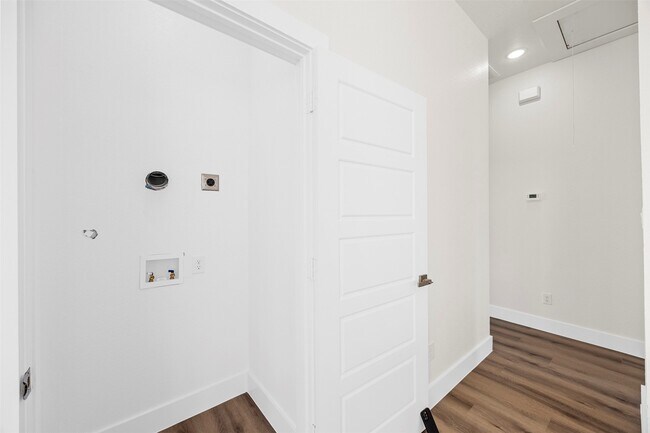 Building Photo - 6000 Rd 5503