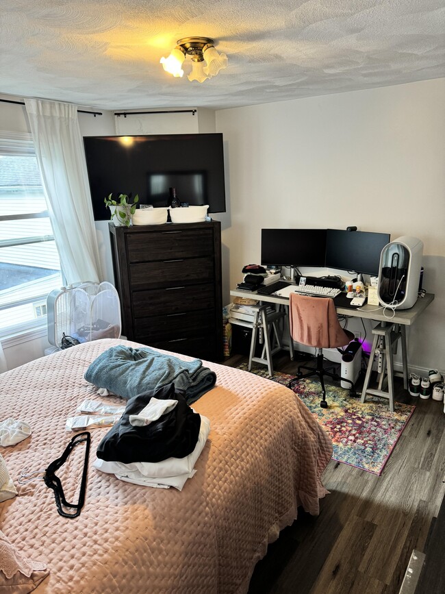 Building Photo - 95 Cherry St