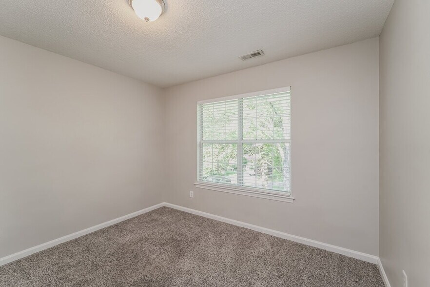 Building Photo - 15009 Arrowgrass Way