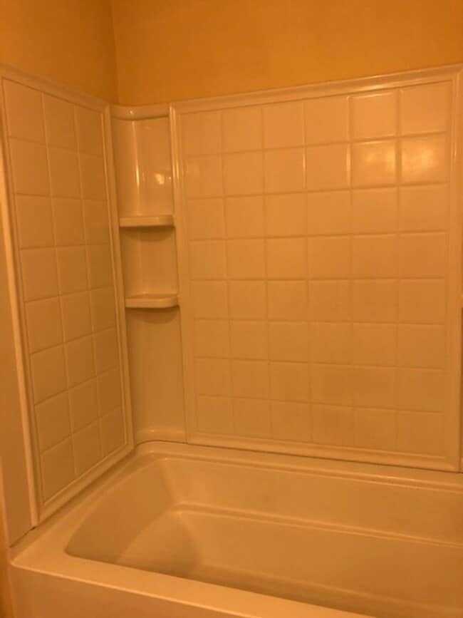 Building Photo - 323 Laurel Oak Ln