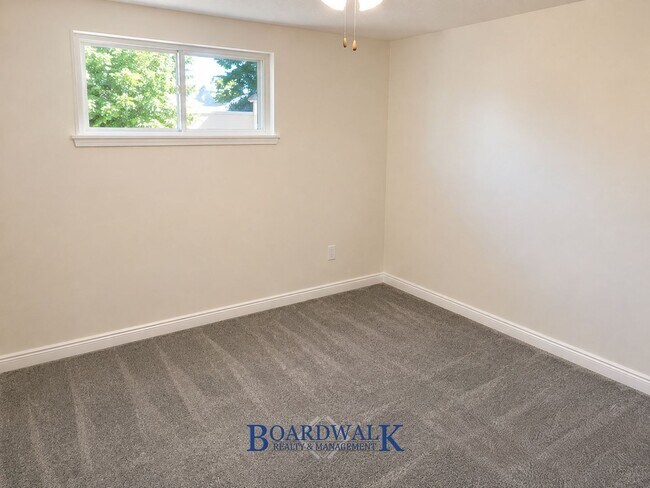 Building Photo - 432 E 400 S