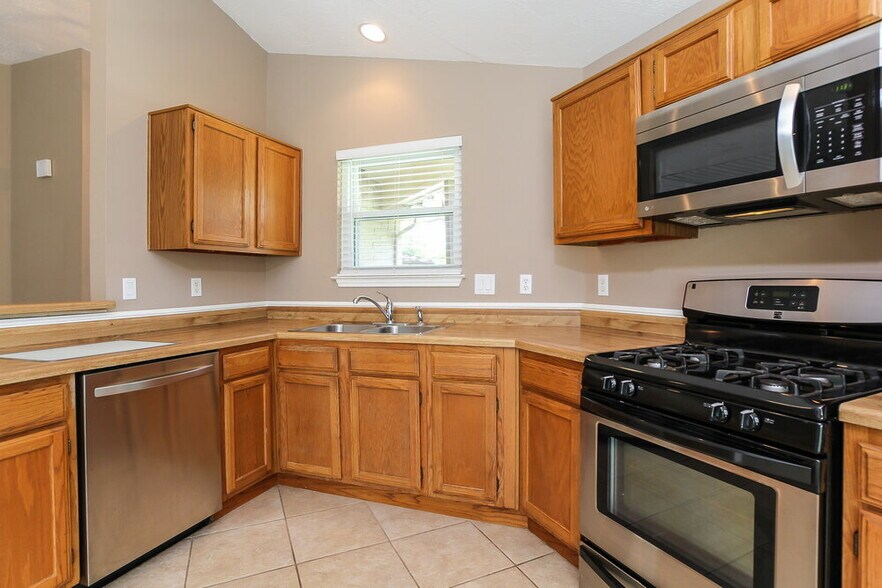 Building Photo - 3311 Hartfield Ln