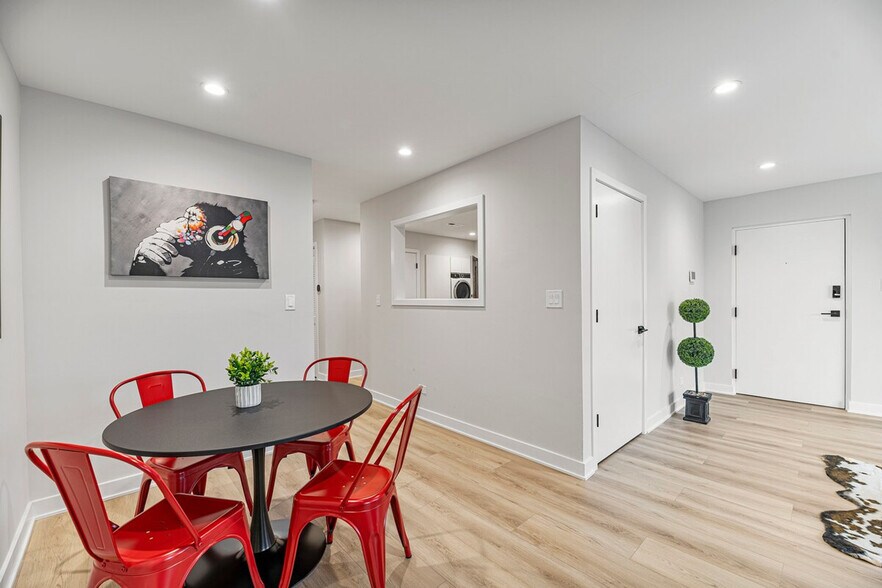 Building Photo - 2335 W Touhy Ave